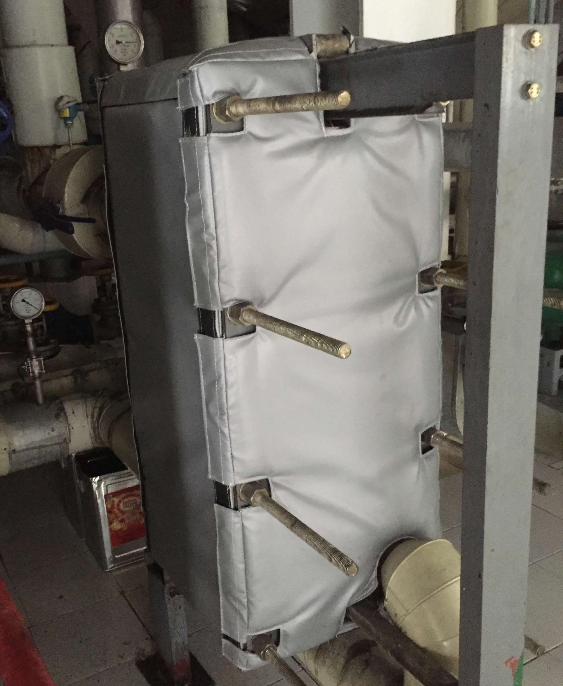 板式<a href=http://m.jsyhl.cn/e/tags/?tagname=%E6%8D%A2%E7%83%AD%E5%99%A8%E4%BF%9D%E6%B8%A9 target=_blank class=infotextkey>換熱器保溫</a>套